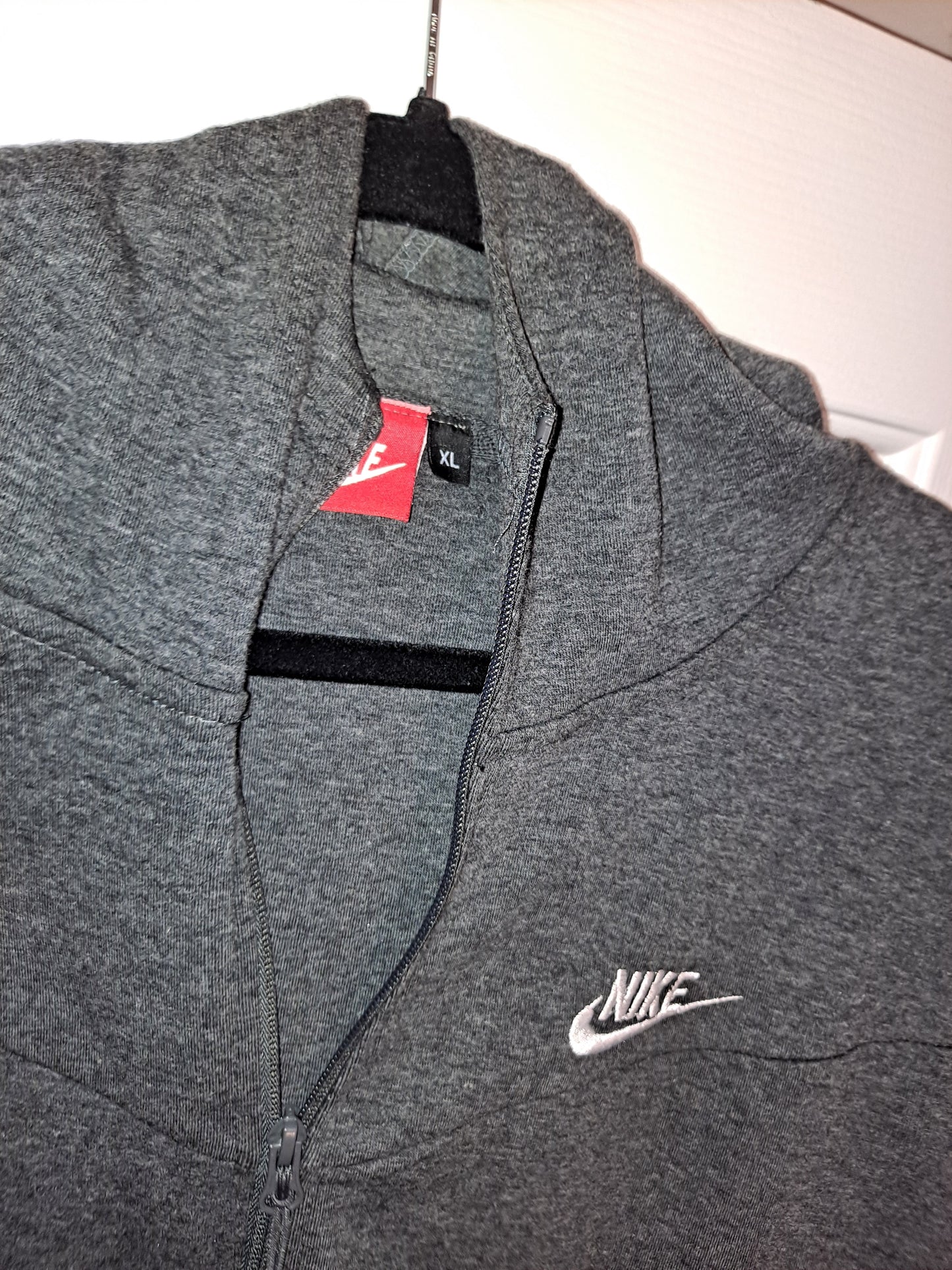 ON HAND DARK GREY UNISEX NIK SWEATSUIT MEDIUM/LARGE
