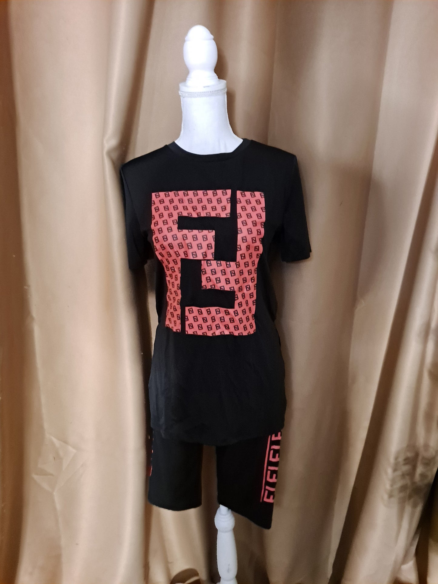 ON HAND OFF SHORT SET OUTFIT MEDIUM
