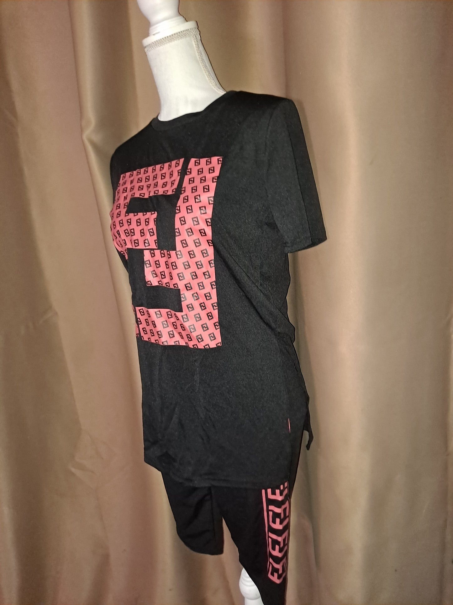 ON HAND OFF SHORT SET OUTFIT MEDIUM