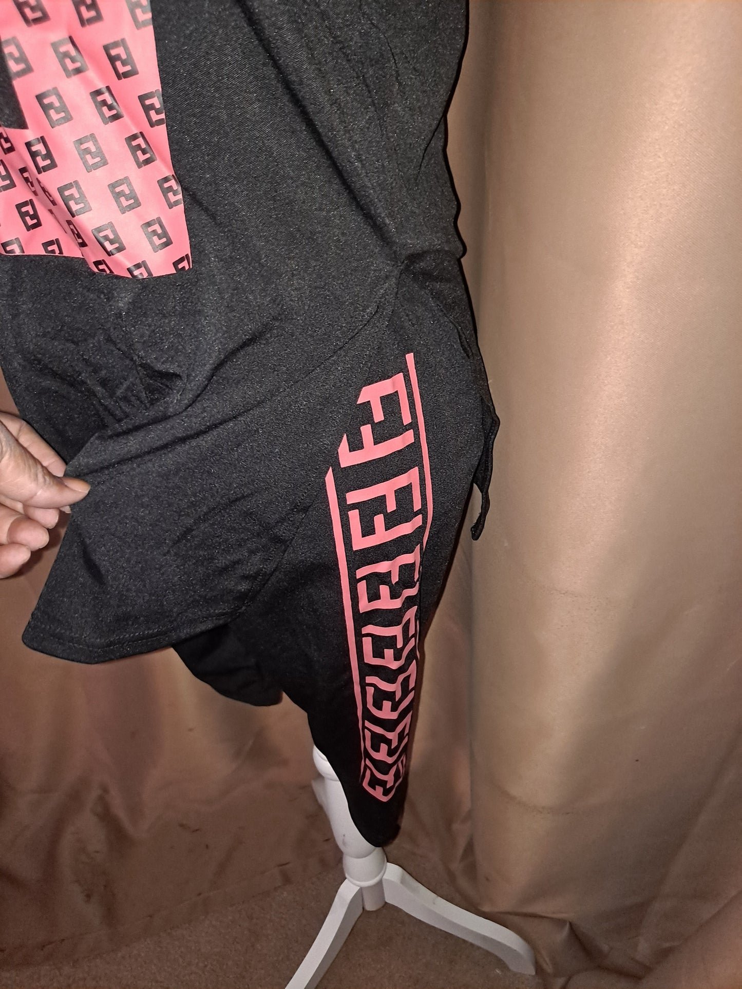 ON HAND OFF SHORT SET OUTFIT MEDIUM