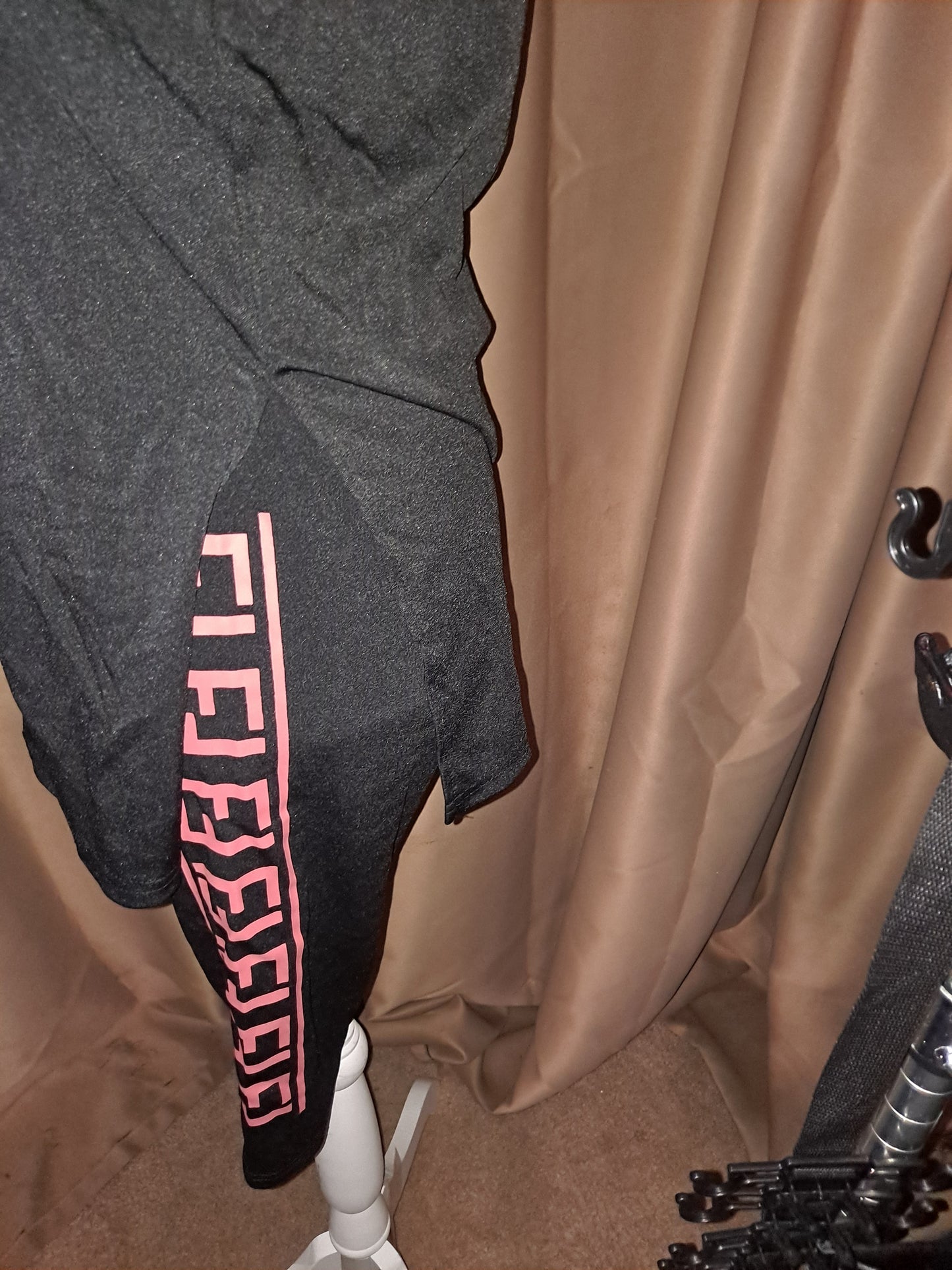 ON HAND OFF SHORT SET OUTFIT MEDIUM