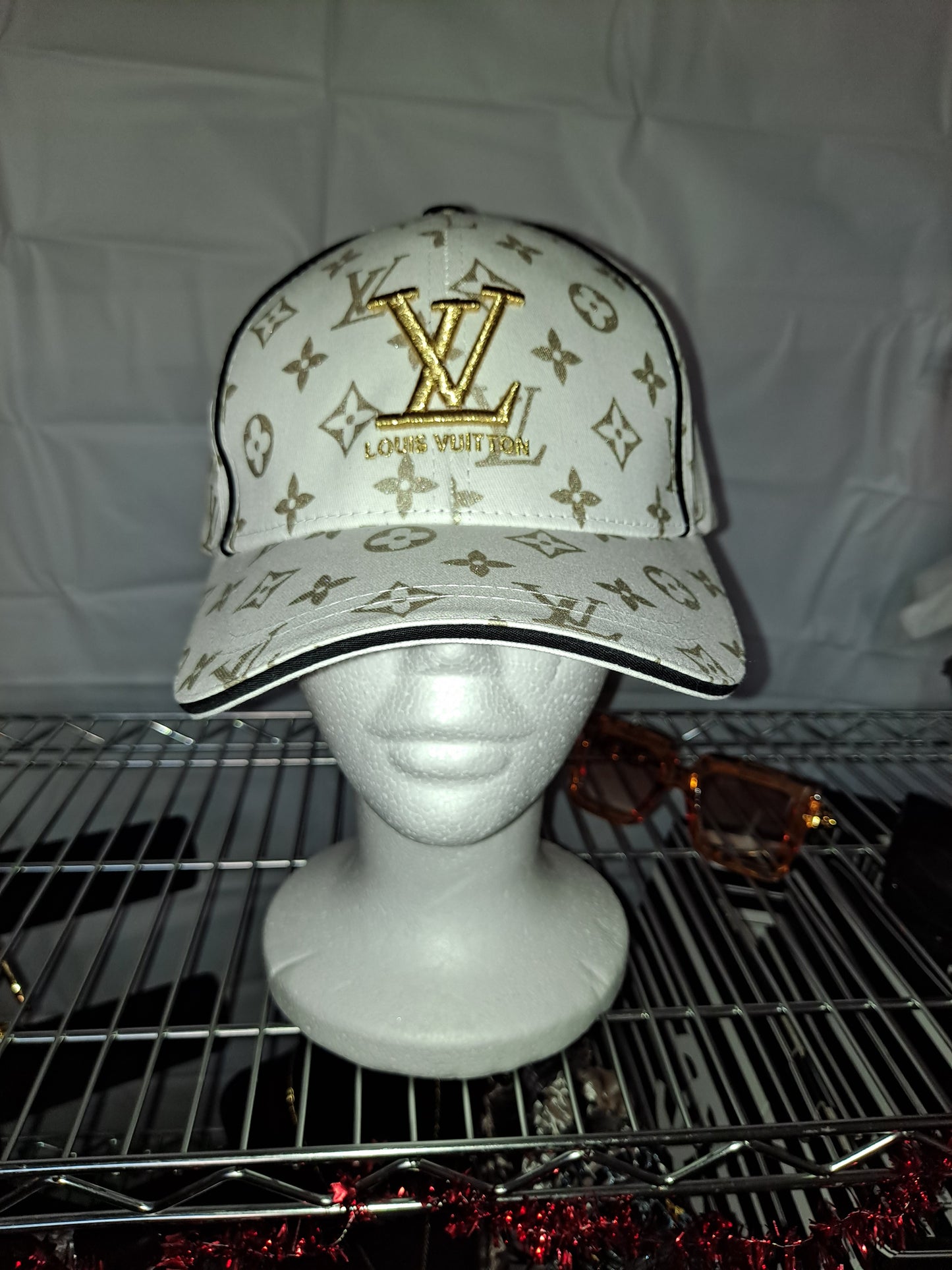 ON HAND BASEBALL STYLE HATS