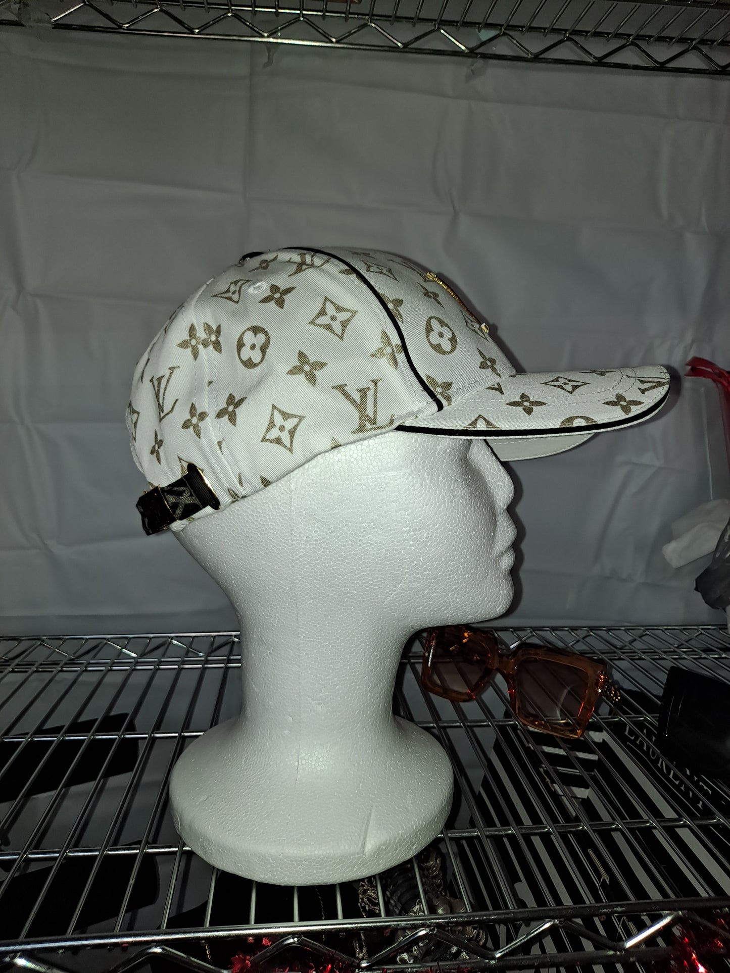 ON HAND BASEBALL STYLE HATS