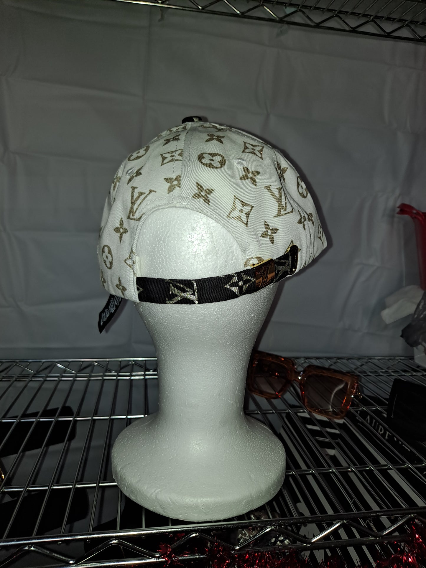 ON HAND BASEBALL STYLE HATS