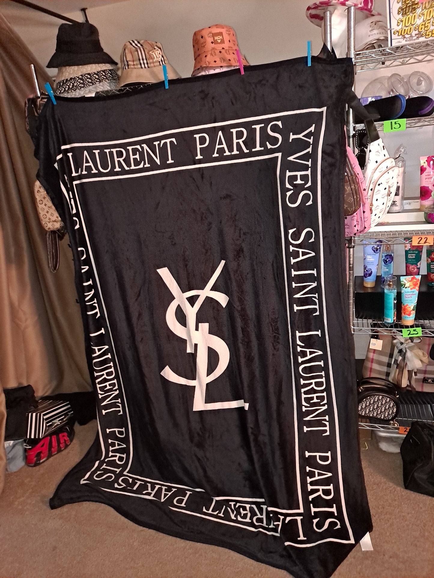 ON HAND QUEEN THROW BLANKETS