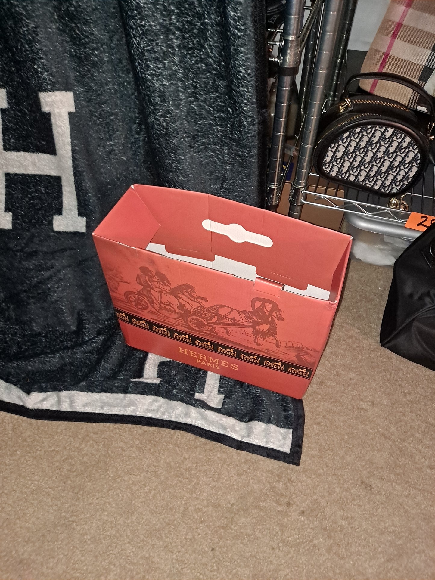 ON HAND QUEEN THROW BLANKETS