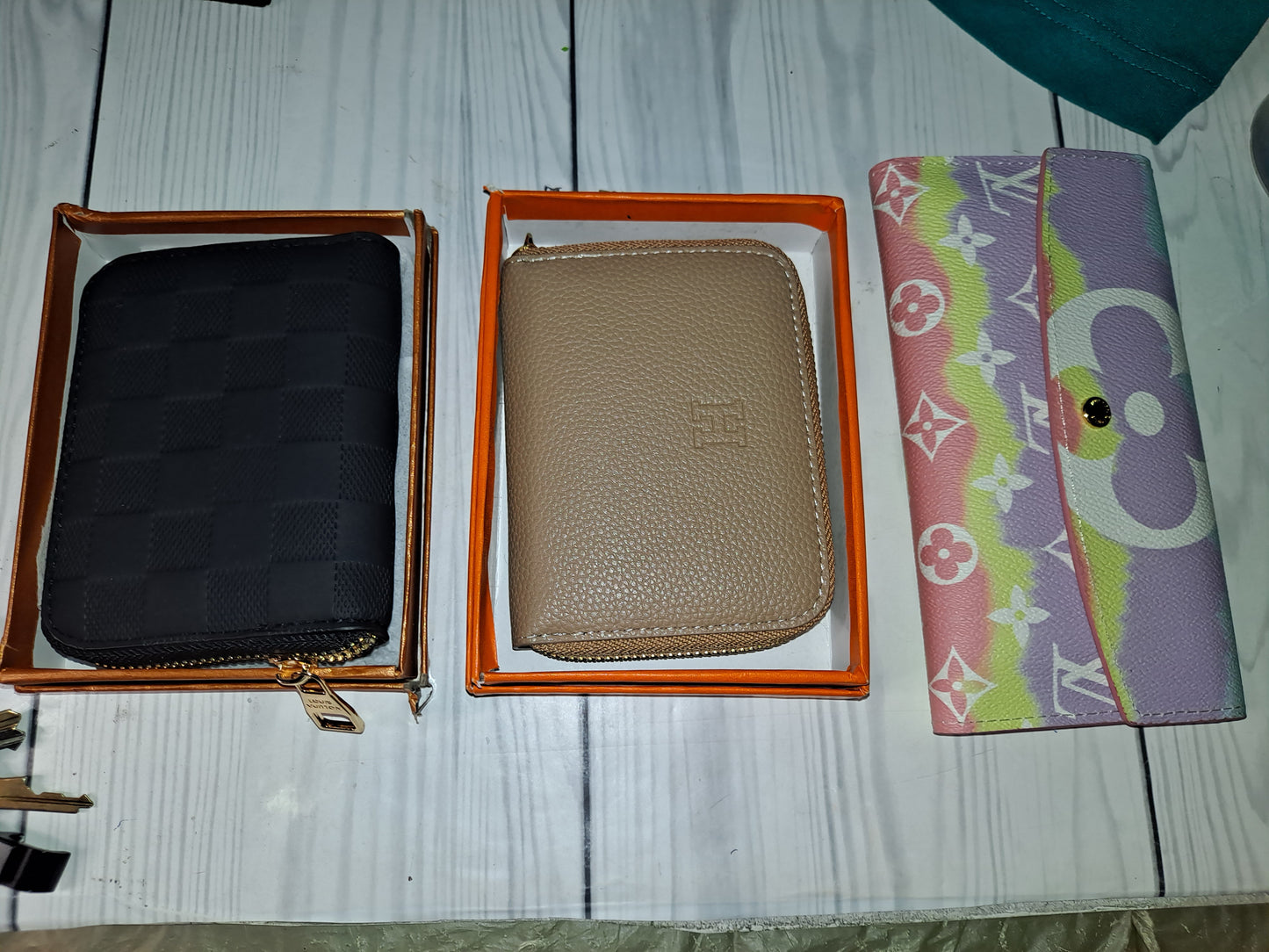 ON HAND LV, HH WALLETS