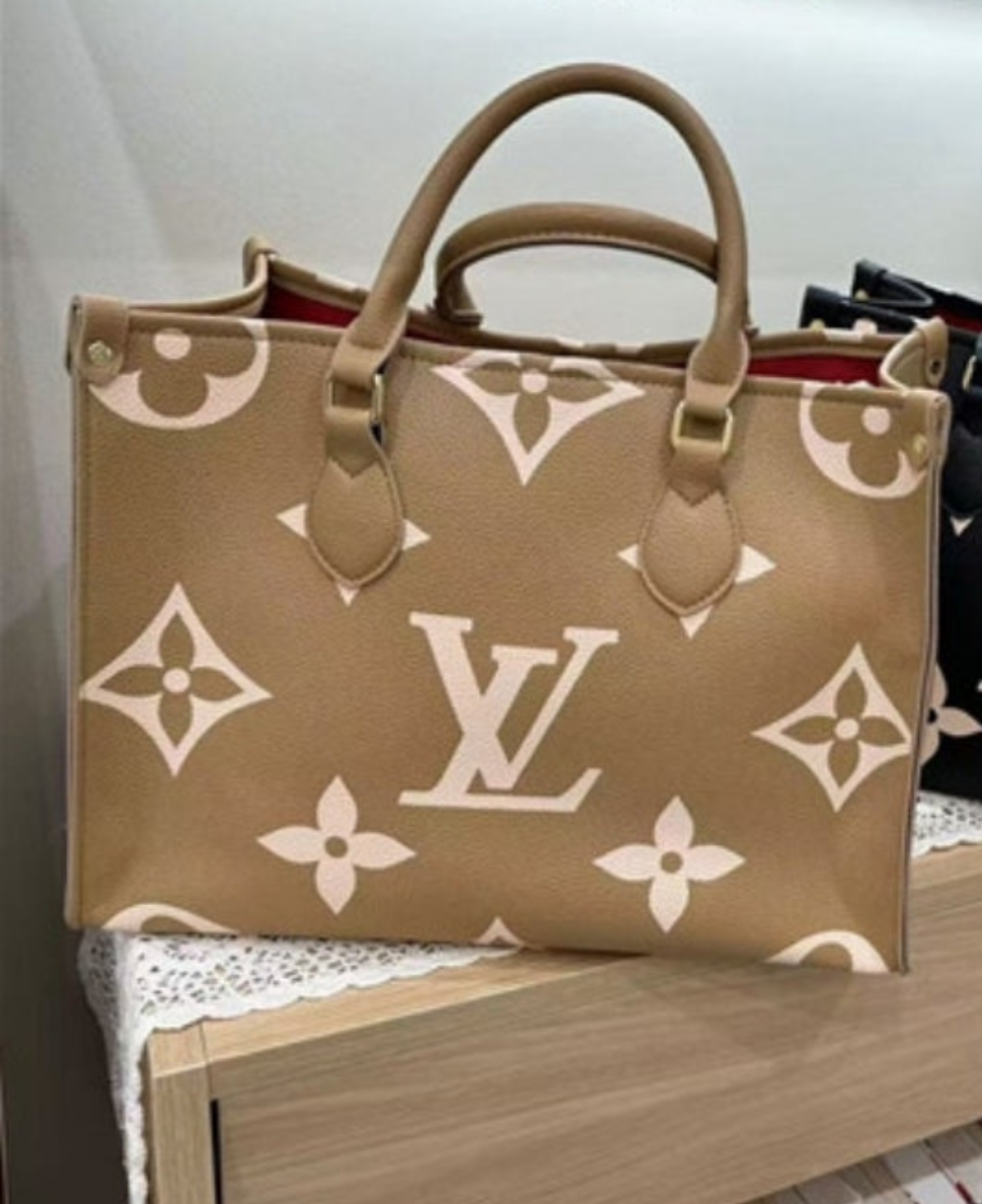 PRE-ORDER LV HAND BAGS 7017
