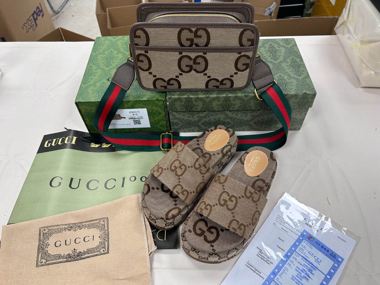 GG SLIDES OR GG CROSSBODY BAG