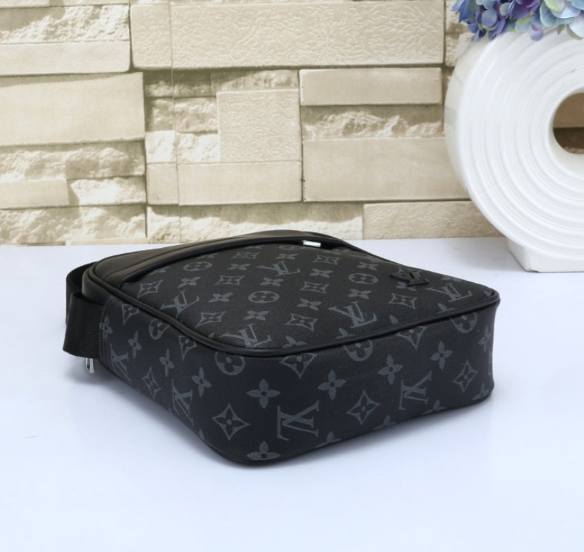 BLACK MEN CHEST BAGS 1701