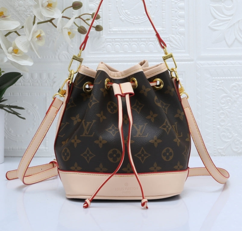SMALL BUCKET CROSSBODY BAGS 916