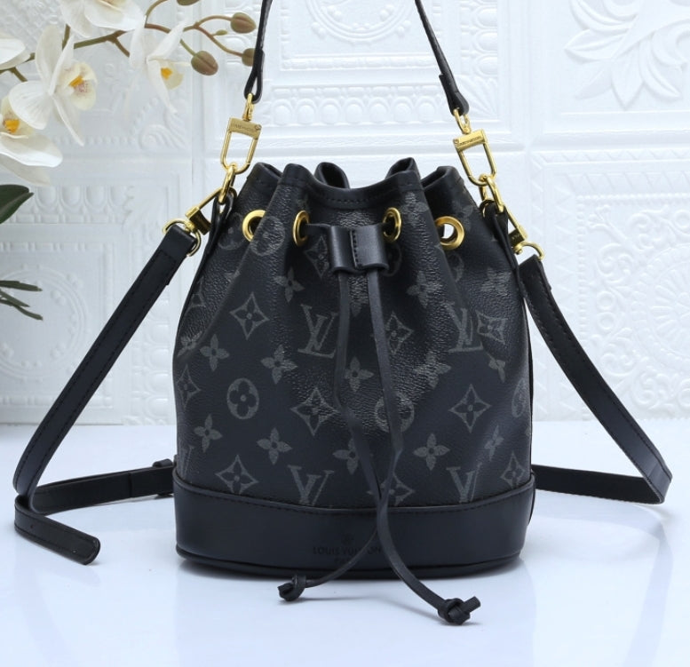 SMALL BUCKET CROSSBODY BAGS 916