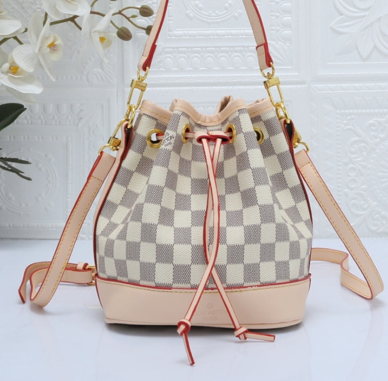SMALL BUCKET CROSSBODY BAGS 916