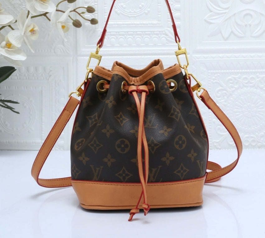 SMALL BUCKET CROSSBODY BAGS 916
