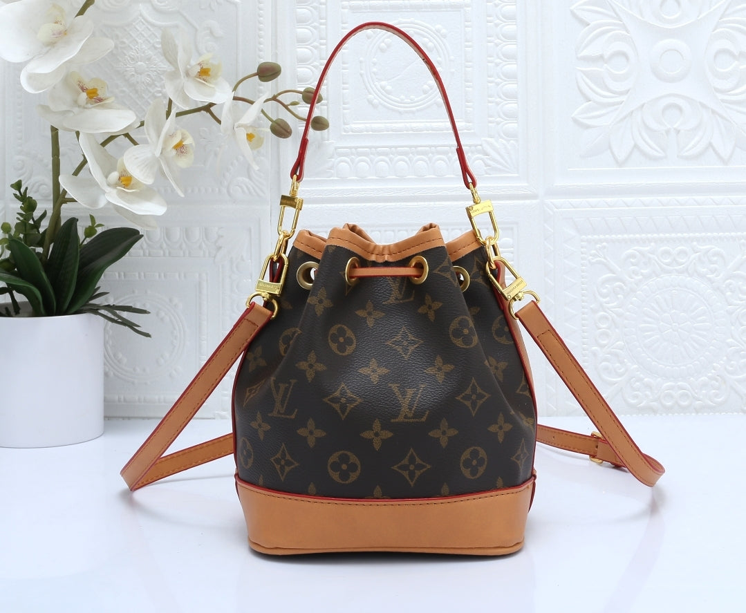 SMALL BUCKET CROSSBODY BAGS 916