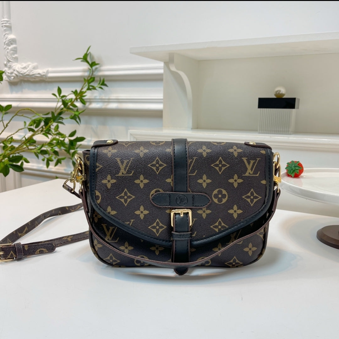 LV FRONT LACH CROSSBODY BAG 77738