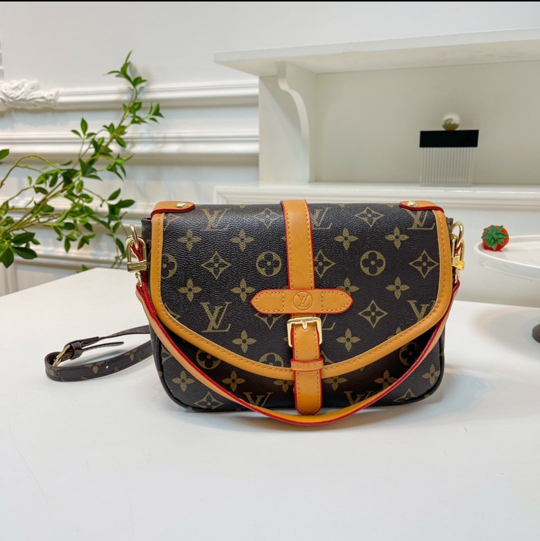 LV FRONT LACH CROSSBODY BAG 77738