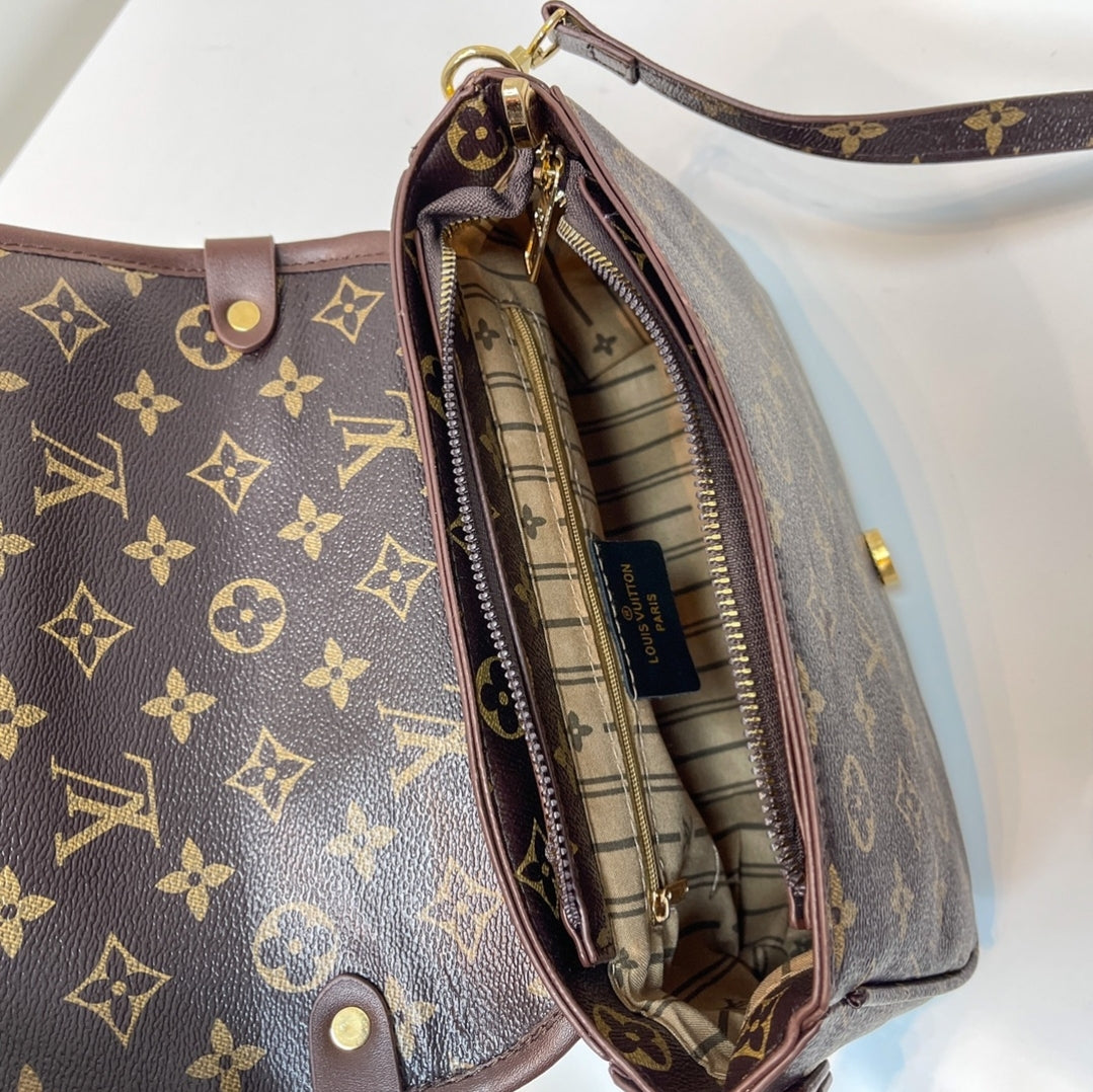 LV FRONT LACH CROSSBODY BAG 77738