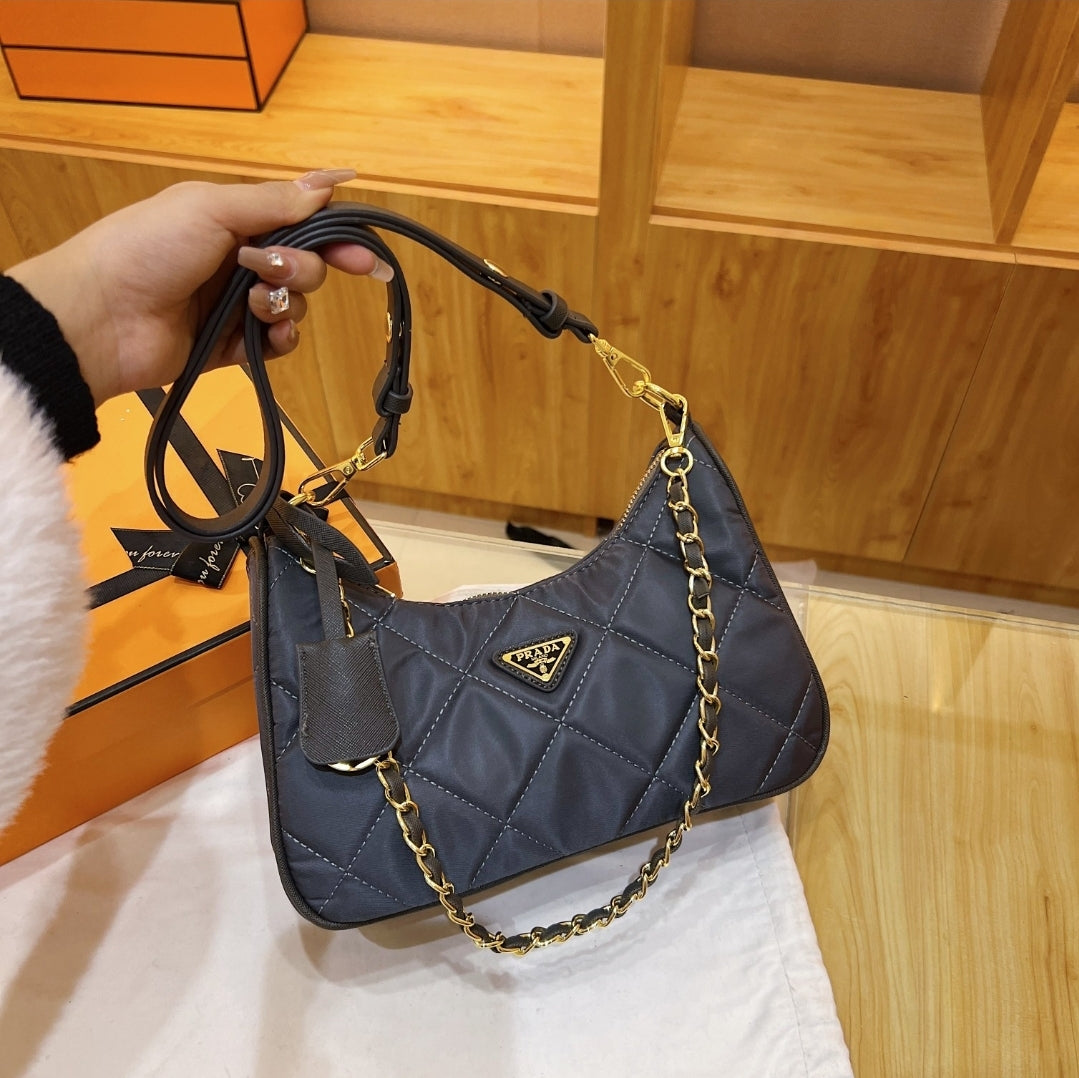 PR CROSSBODY FRONT GOLD CHAIN BAGS 8825