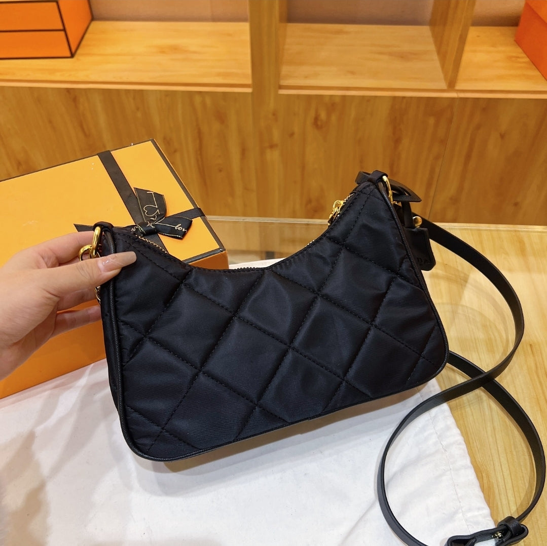 PR CROSSBODY FRONT GOLD CHAIN BAGS 8825