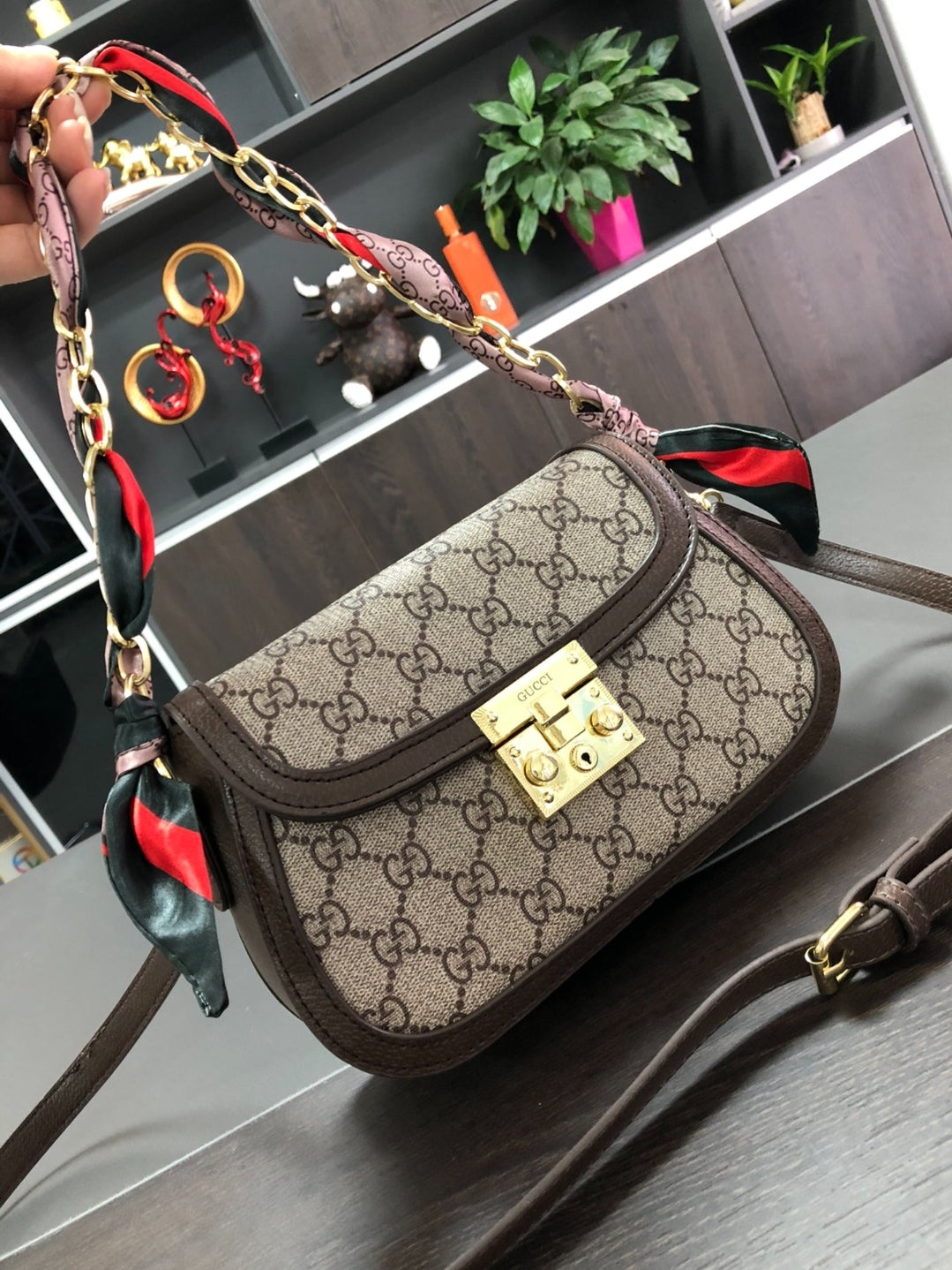 L & G LOVE CROSSBODY BAGS 8580