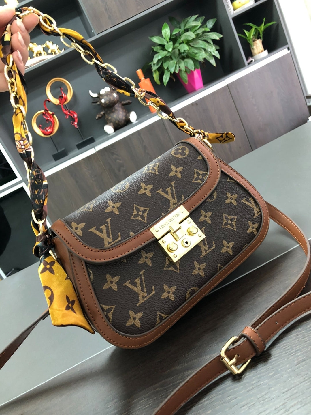 L & G LOVE CROSSBODY BAGS 8580
