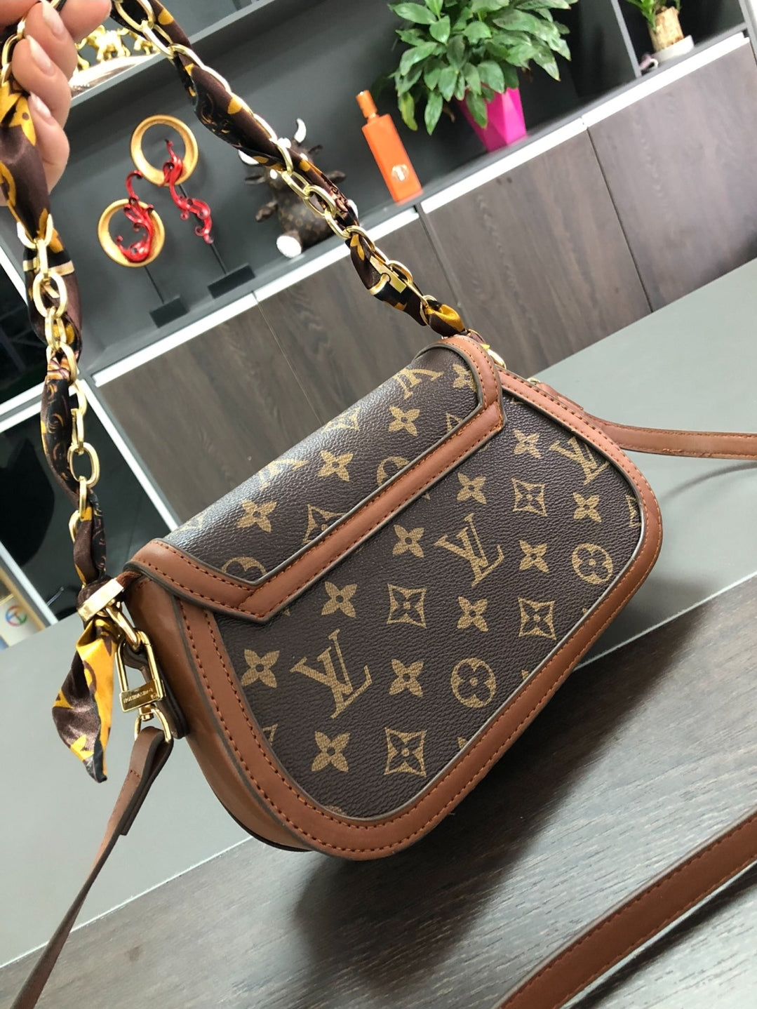 L & G LOVE CROSSBODY BAGS 8580