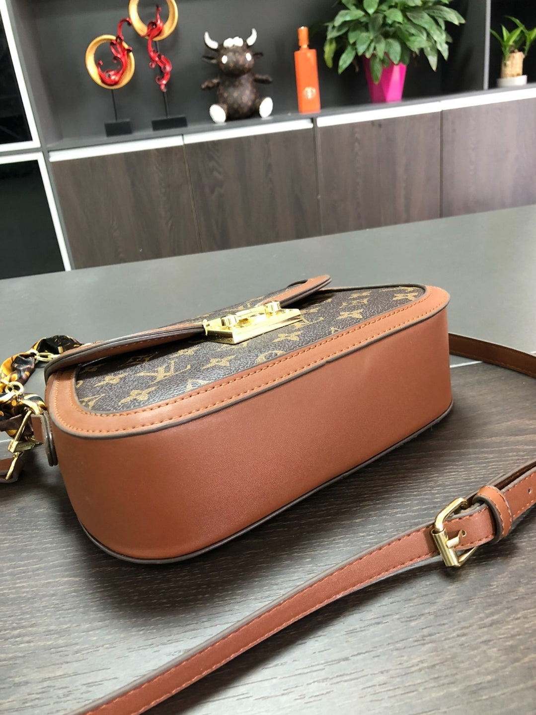 L & G LOVE CROSSBODY BAGS 8580