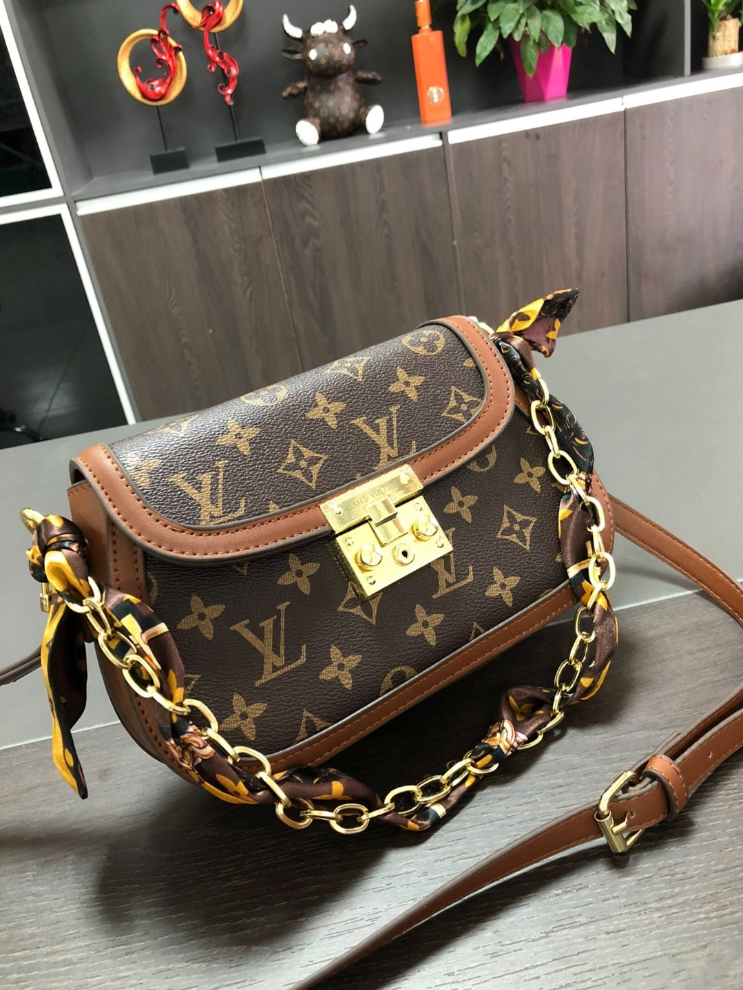 L & G LOVE CROSSBODY BAGS 8580