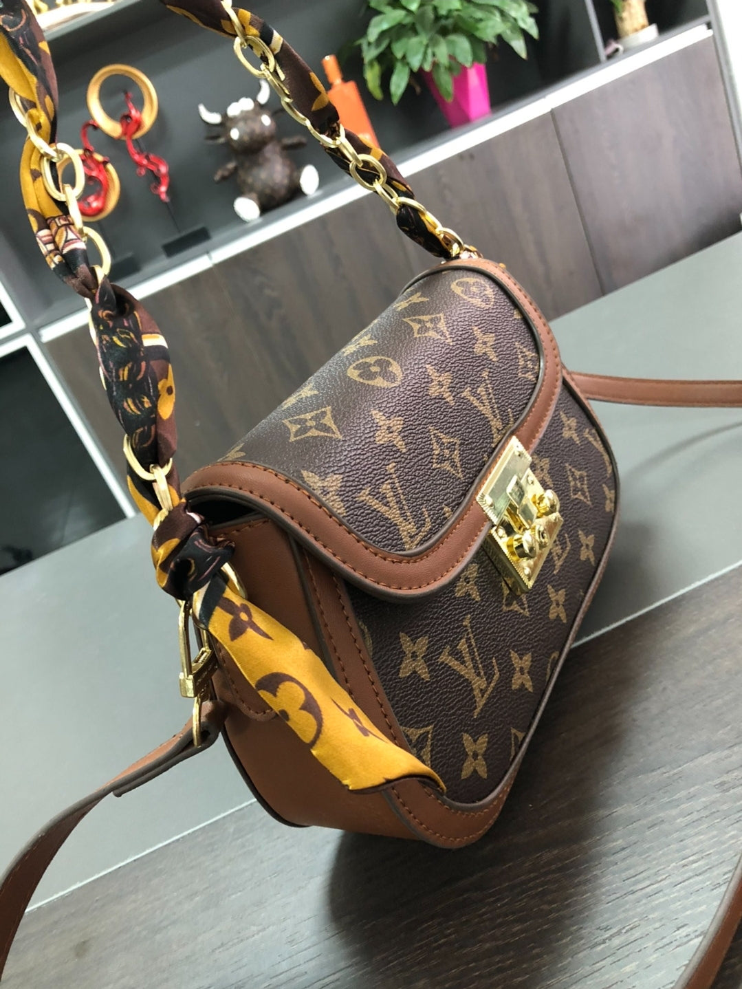 L & G LOVE CROSSBODY BAGS 8580