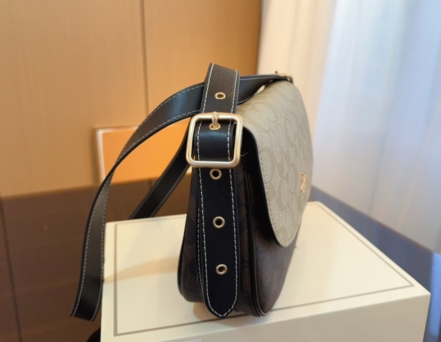 CH CROSSBODY LEATHER STRAP BAG P2418145