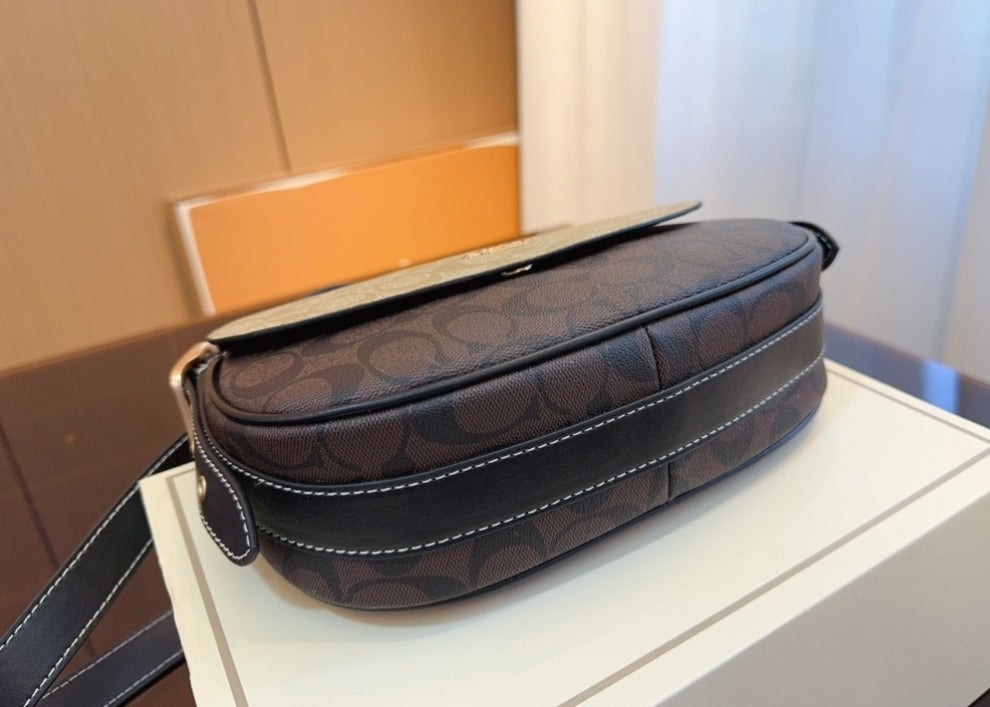 CH CROSSBODY LEATHER STRAP BAG P2418145