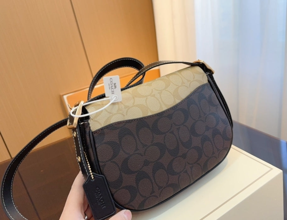 CH CROSSBODY LEATHER STRAP BAG P2418145