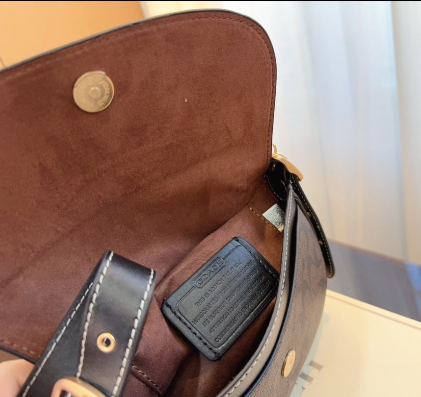 CH CROSSBODY LEATHER STRAP BAG P2418145