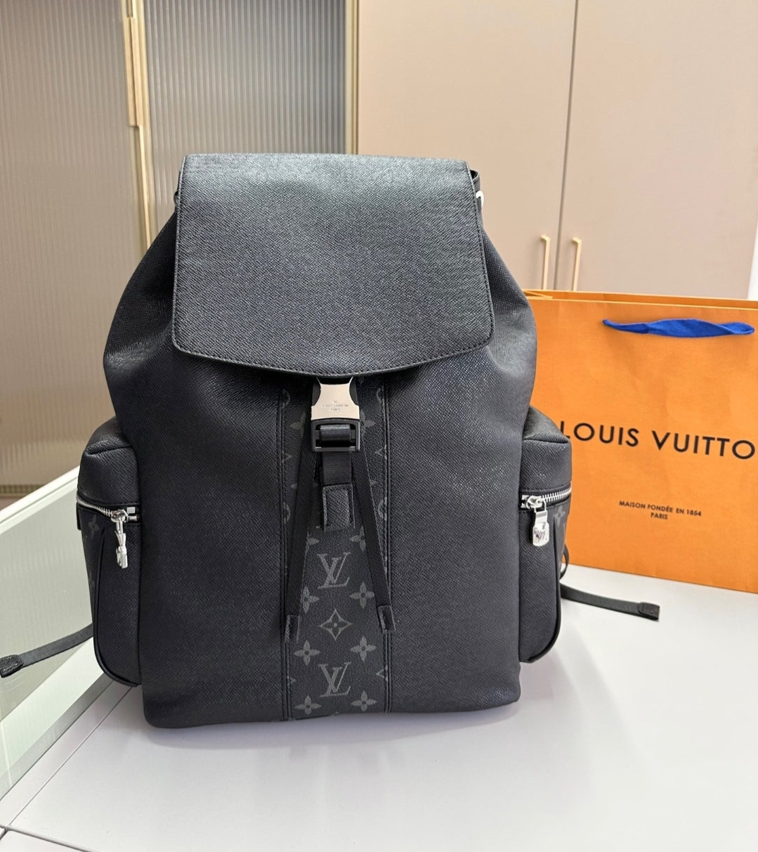 LV BLACK BACKPACK BAG 73240200