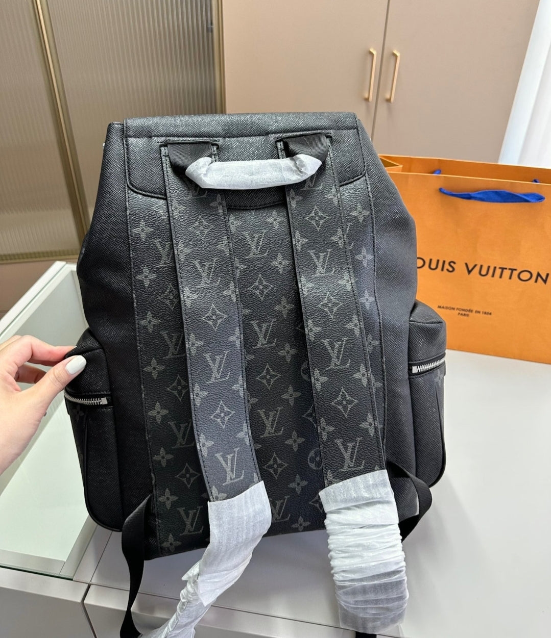 LV BLACK BACKPACK BAG 73240200