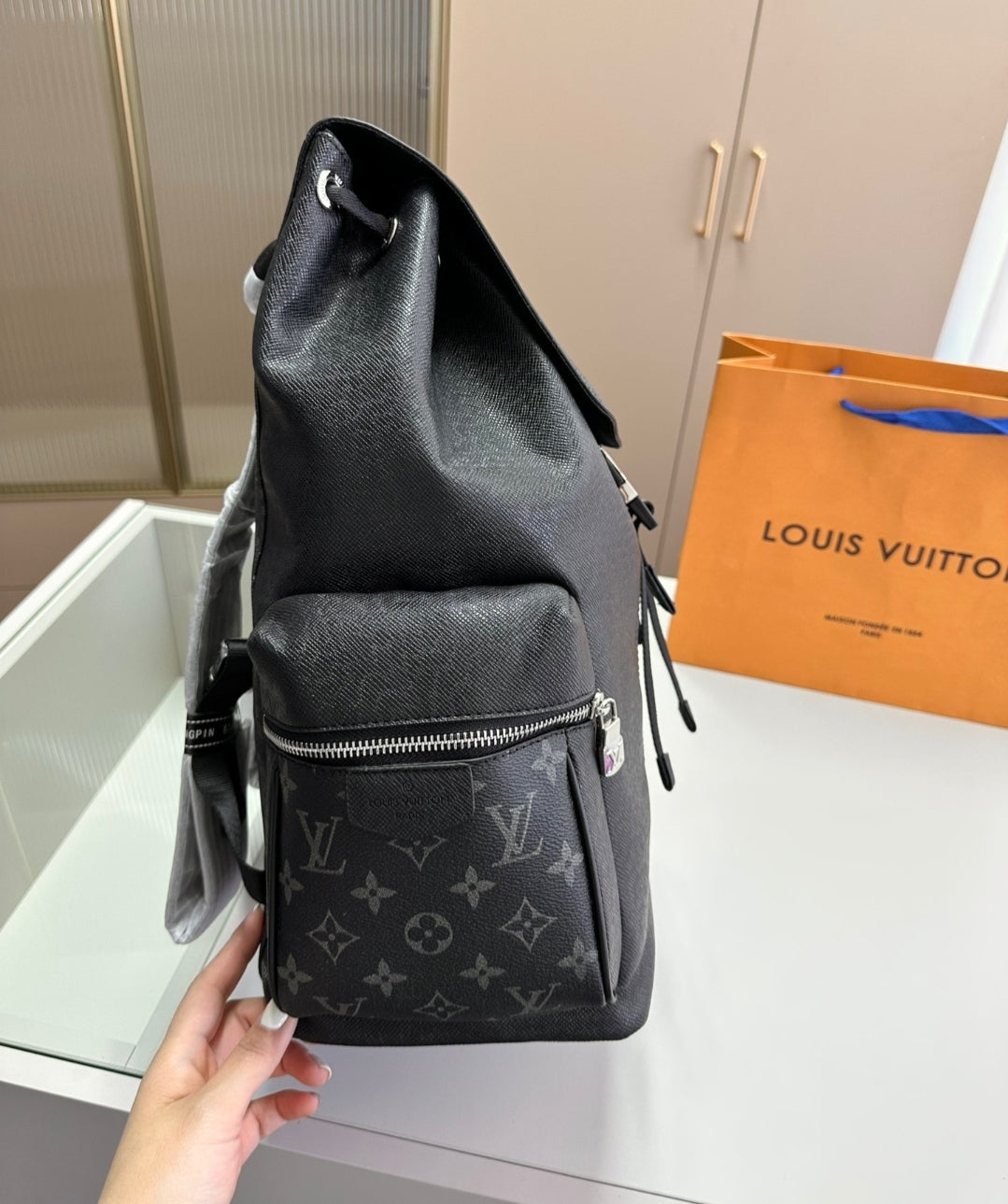 LV BLACK BACKPACK BAG 73240200