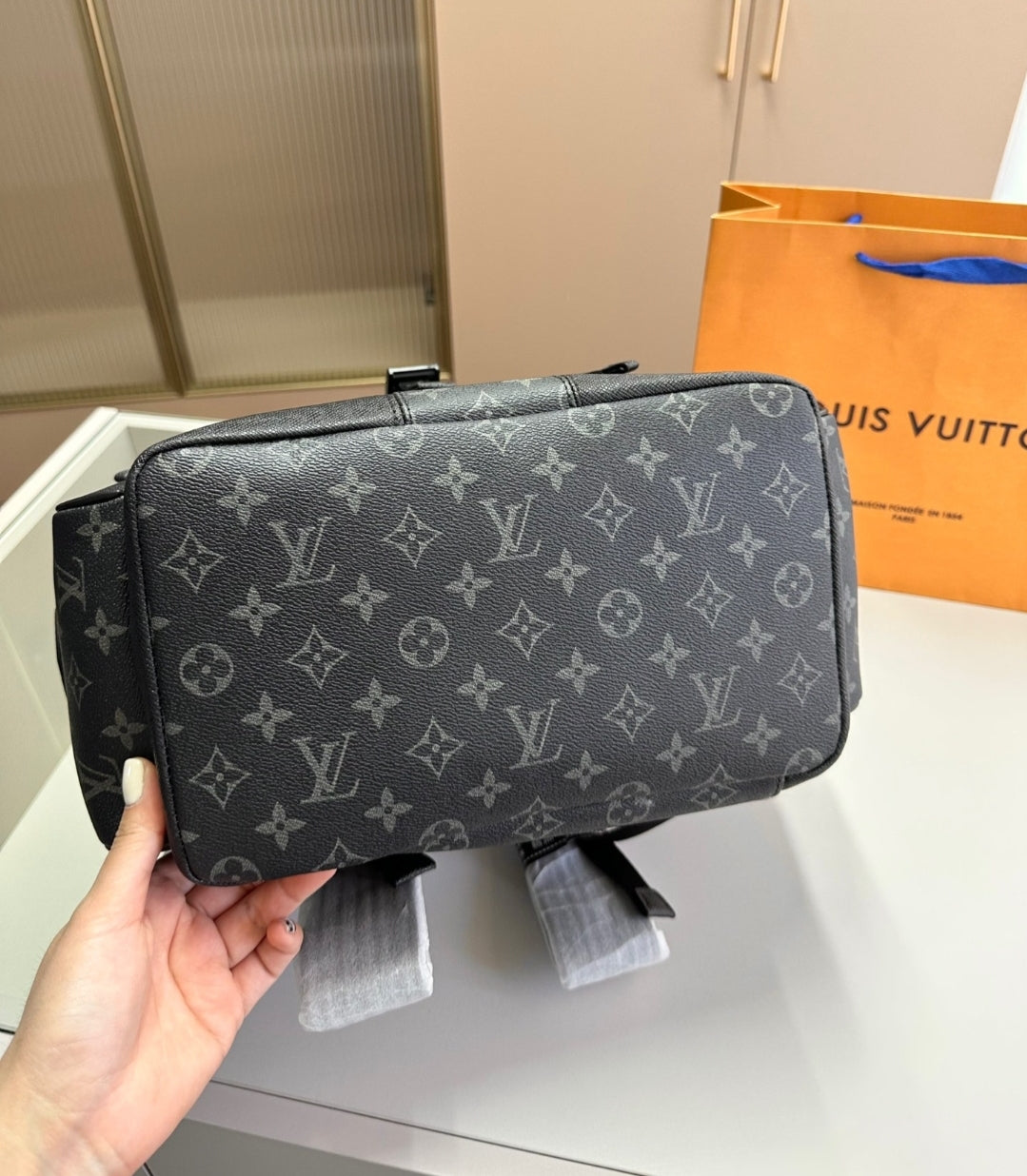 LV BLACK BACKPACK BAG 73240200