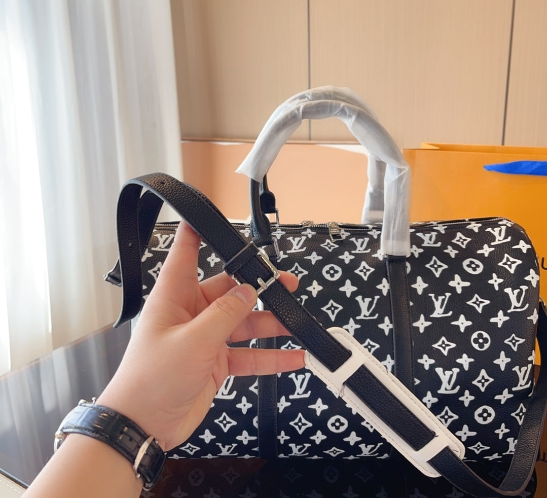 LV BLACK & WHITE DUFFLE BAG 73240170