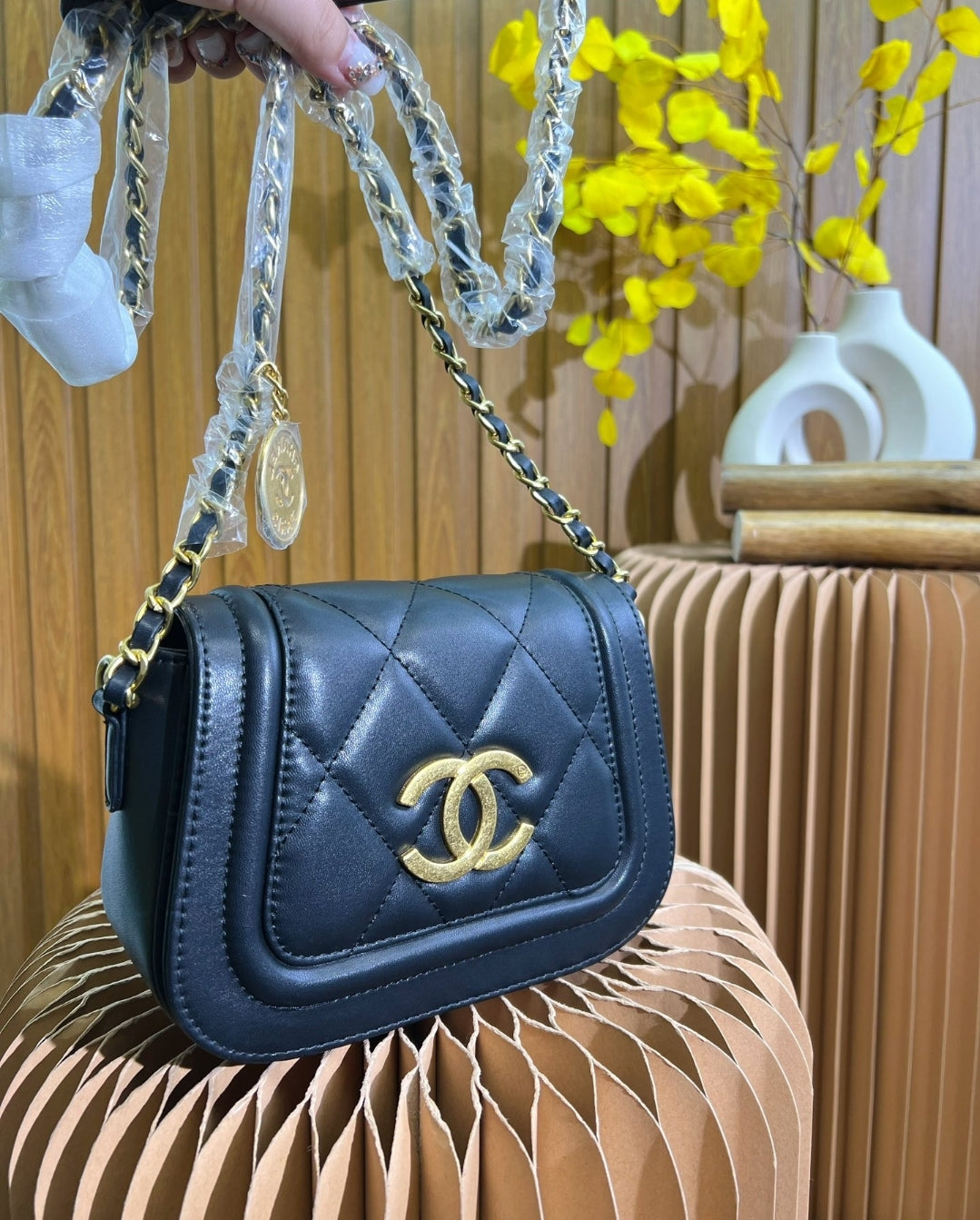 CC BLACK CROSSBODY BAG 73255150