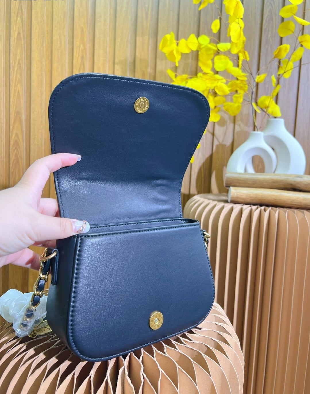 CC BLACK CROSSBODY BAG 73255150