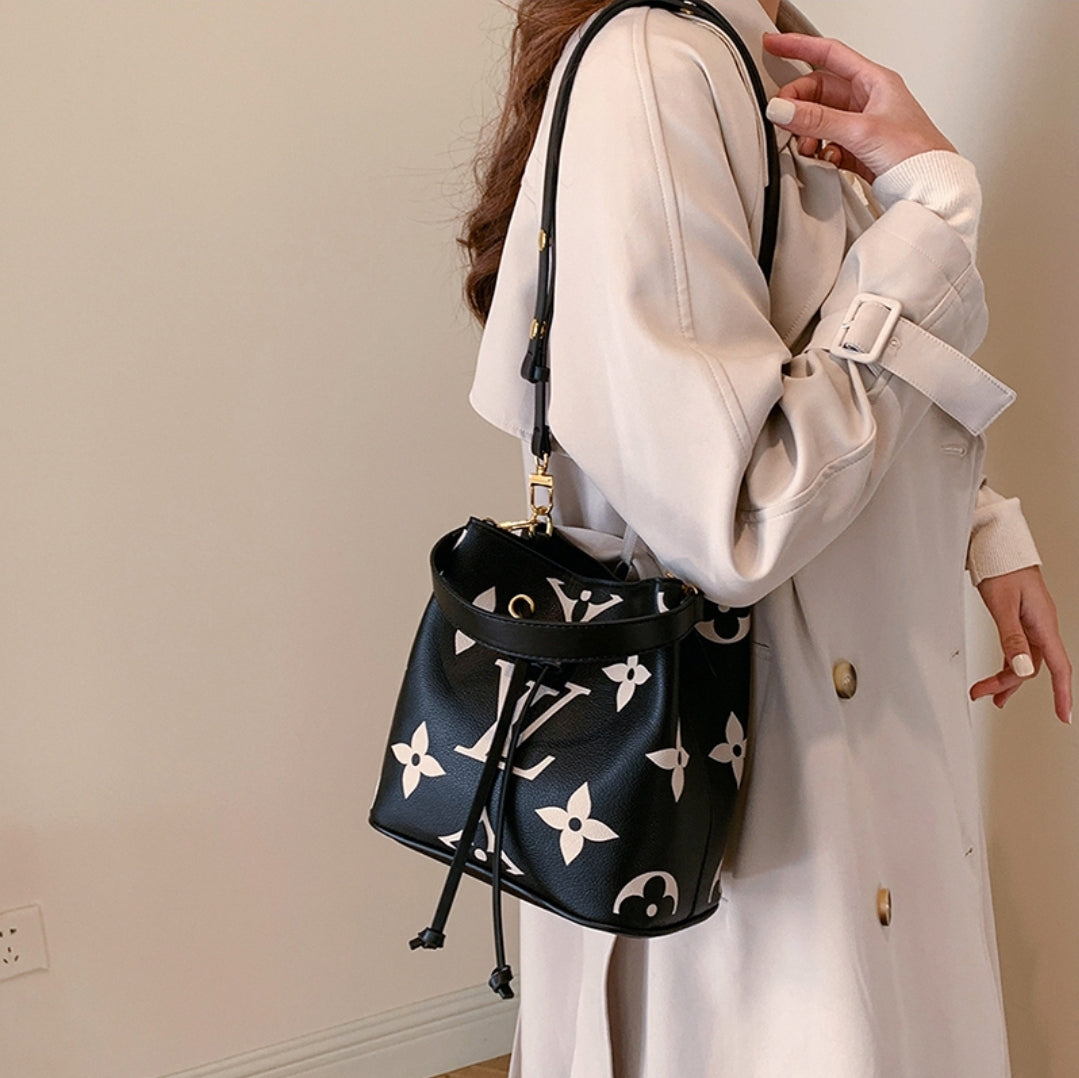 LV BUCKET CROSSBODY BAGS LV899