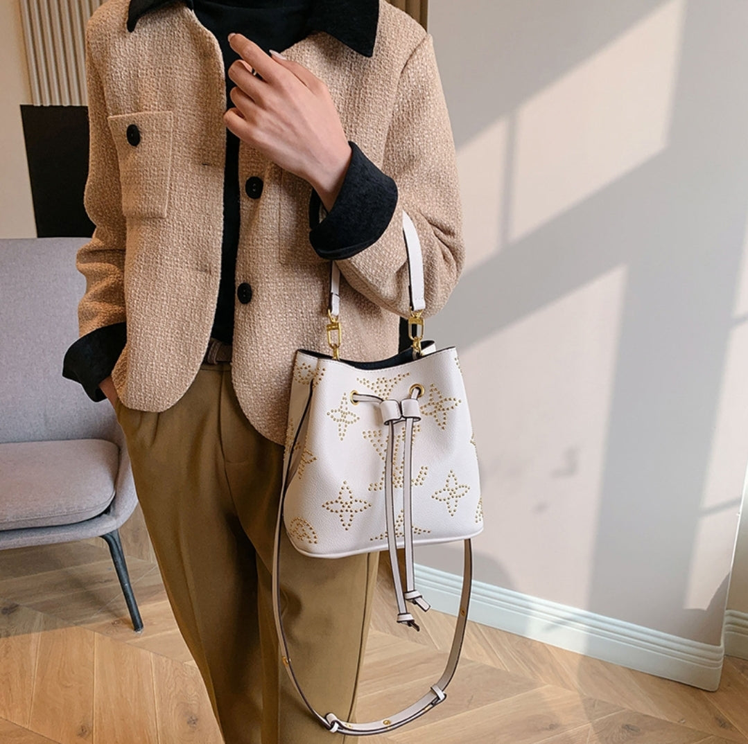 LV BEADED BUCKET CROSSBODY BAGS LV886