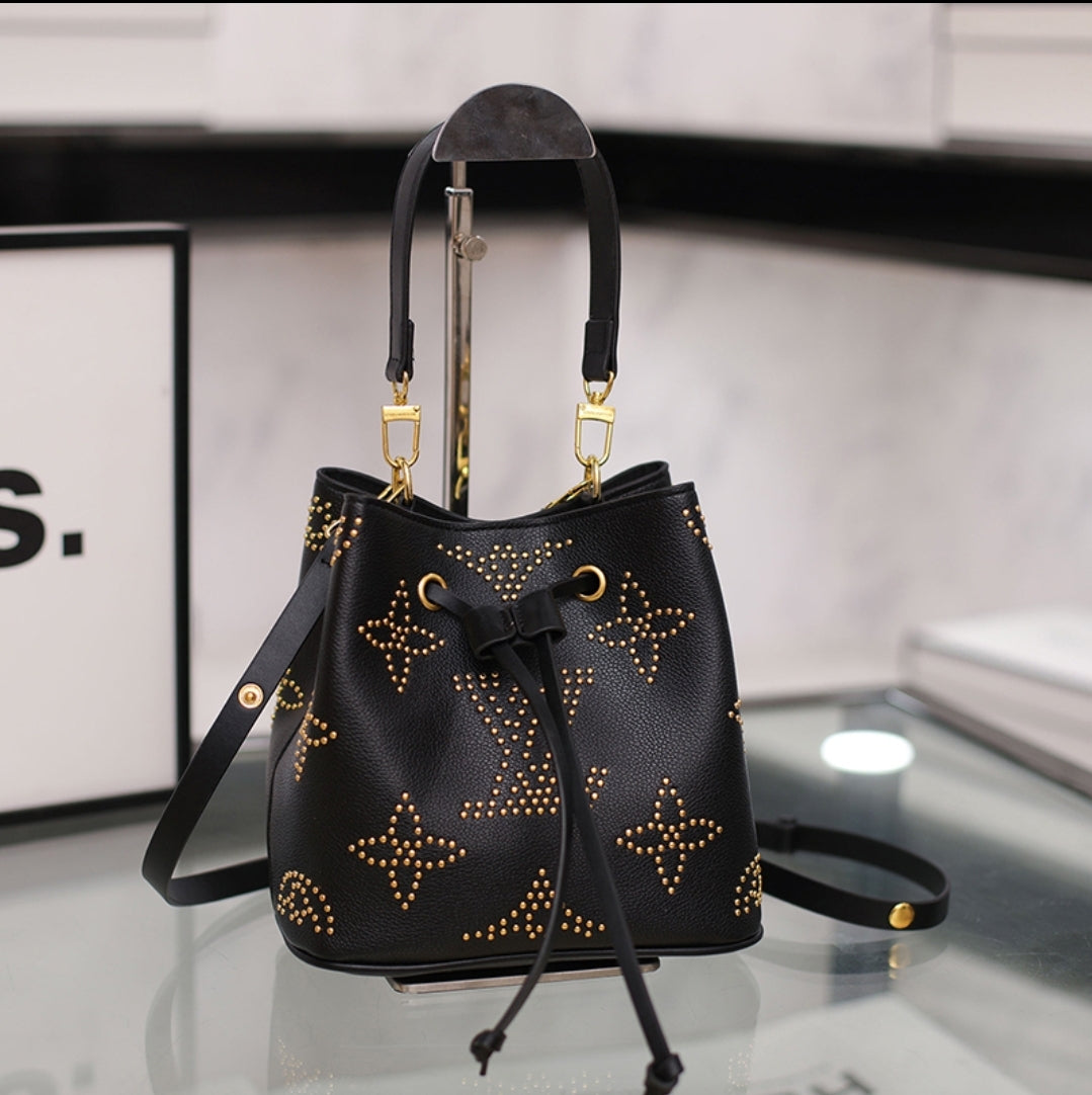 LV BEADED BUCKET CROSSBODY BAGS LV886