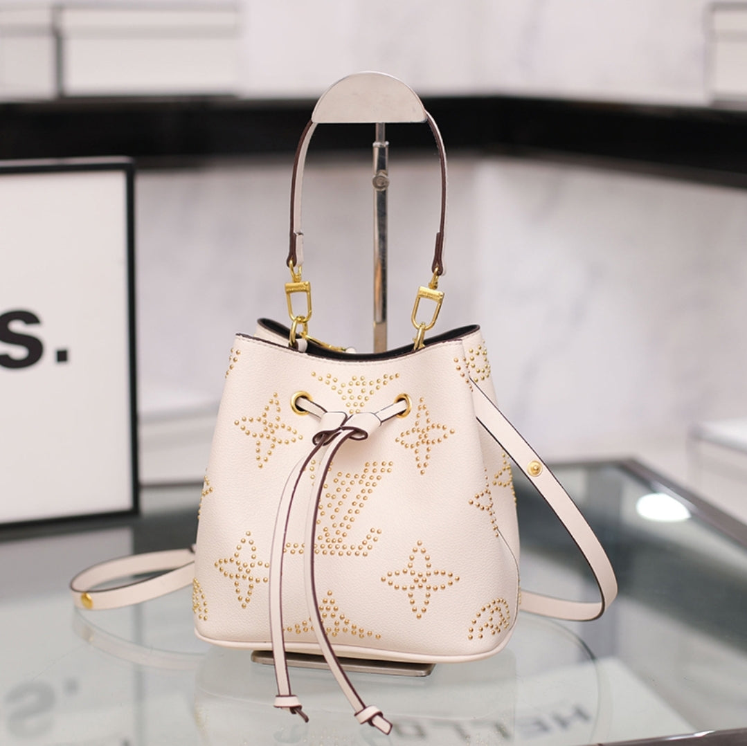 LV BEADED BUCKET CROSSBODY BAGS LV886