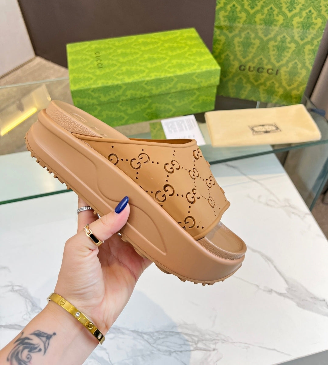 GG STACKED CUTOUT SLIDES