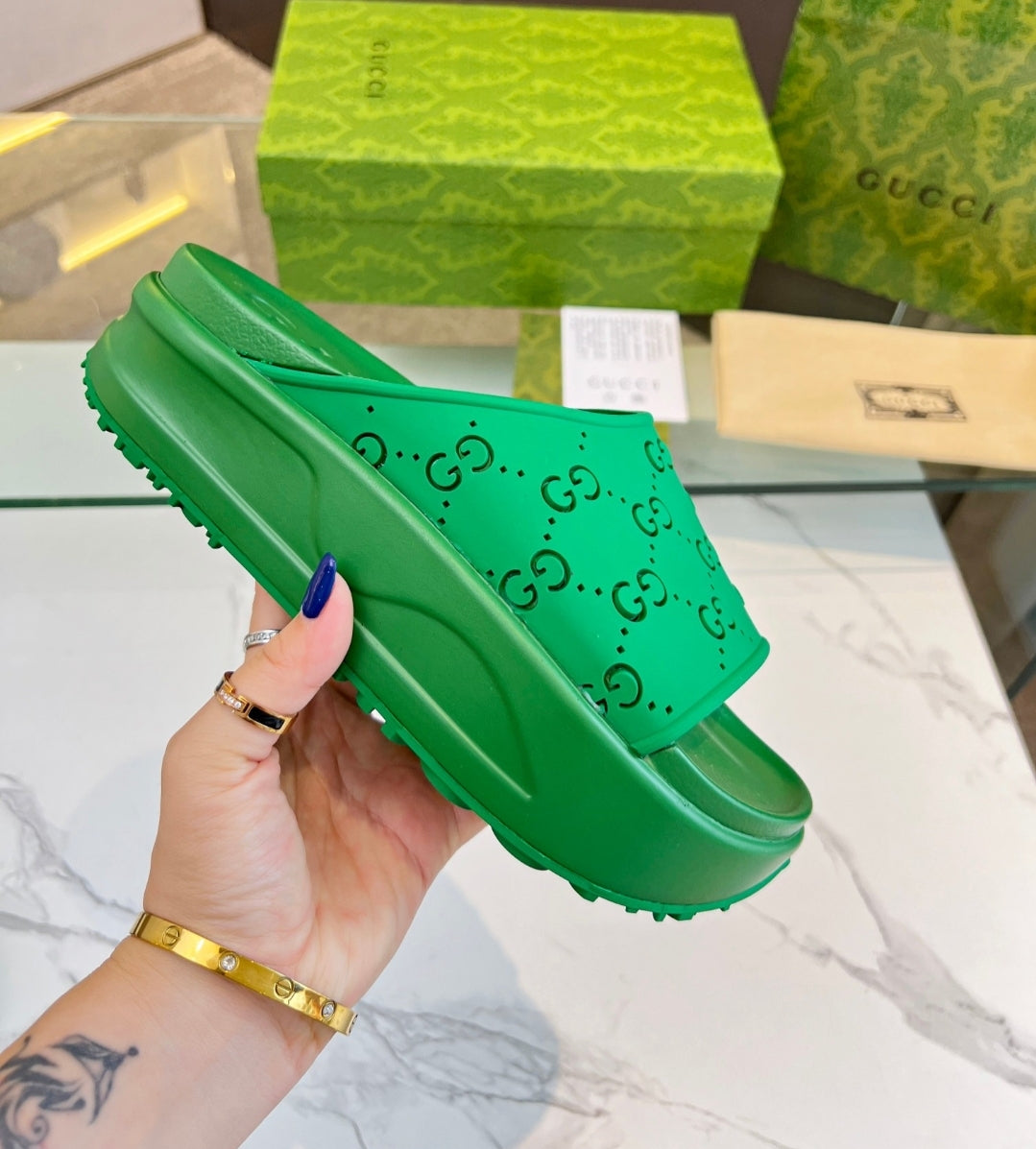 GG STACKED CUTOUT SLIDES