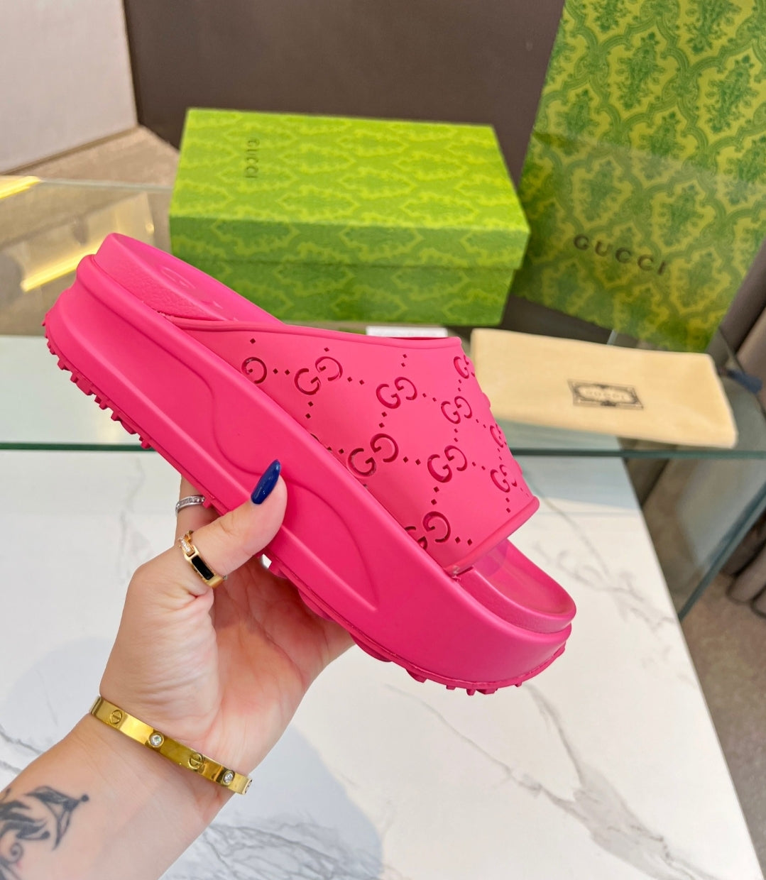 GG STACKED CUTOUT SLIDES