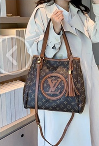 LV HOBO BAGS P44