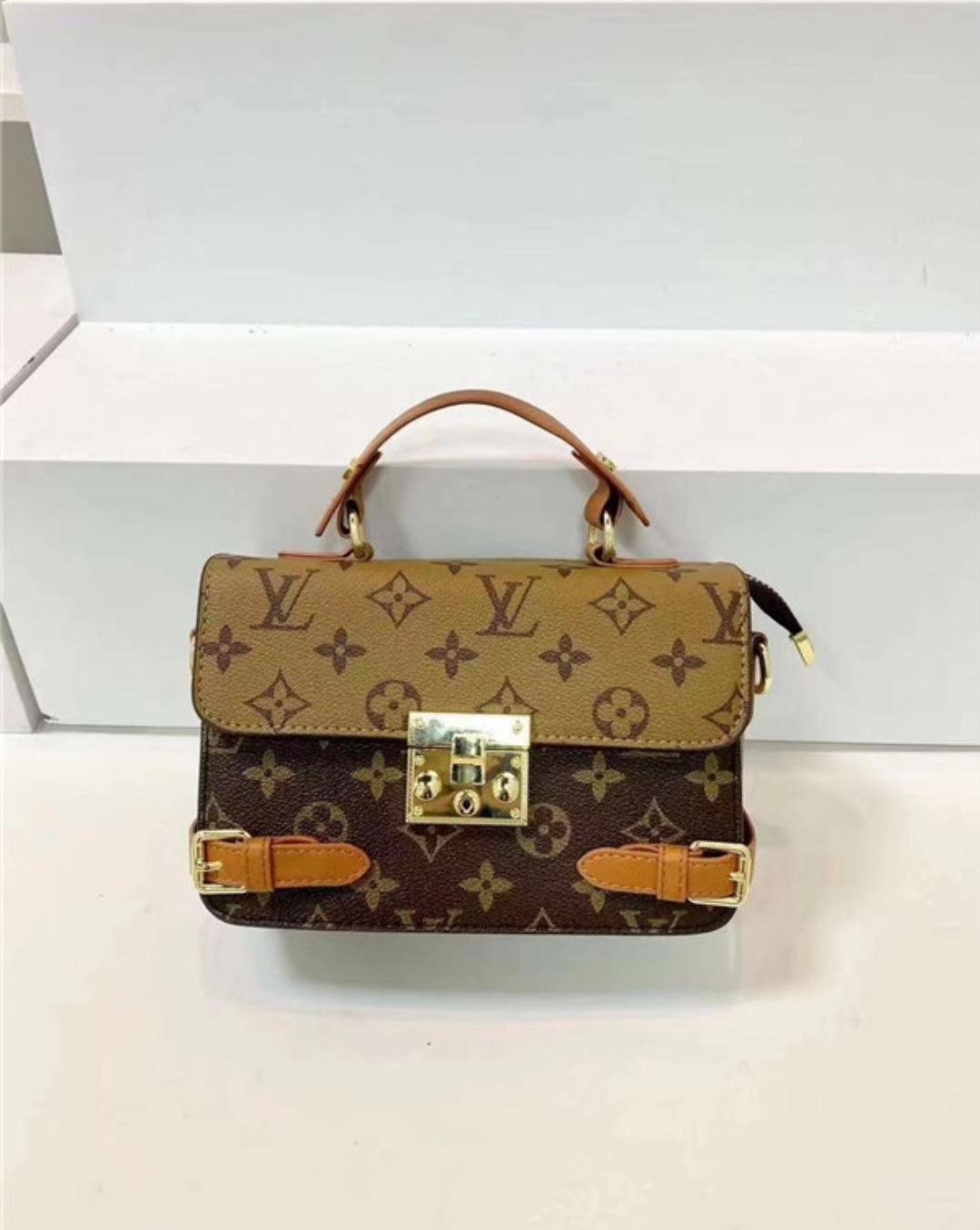 LV CASED CROSSBODY BAGS 5825